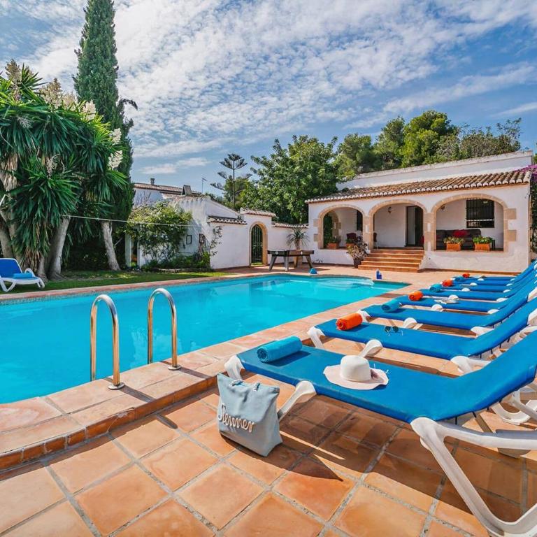Villa Juniper by Villa Plus - Villa - 11