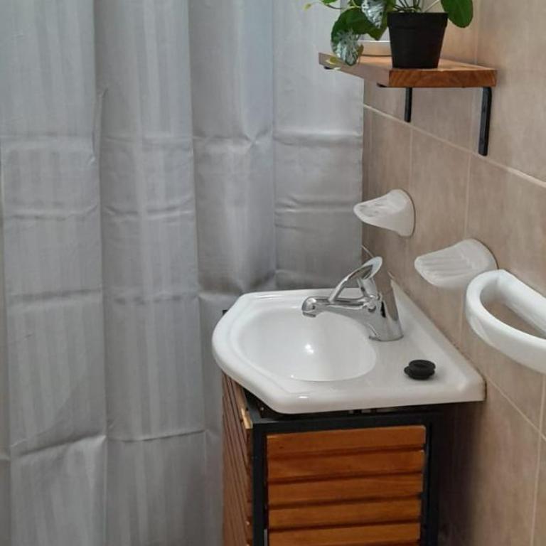 Departamento amoblado completo zona céntrica - todos los servicios - Room #1584245701 - 3
