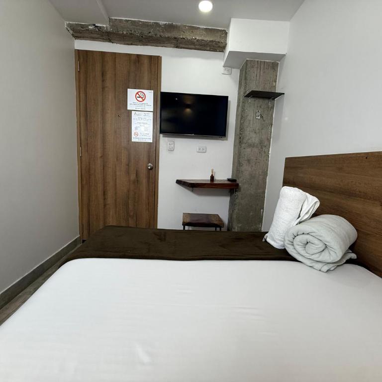 Carriqui Garden Hotel - Economy Double Room - 15