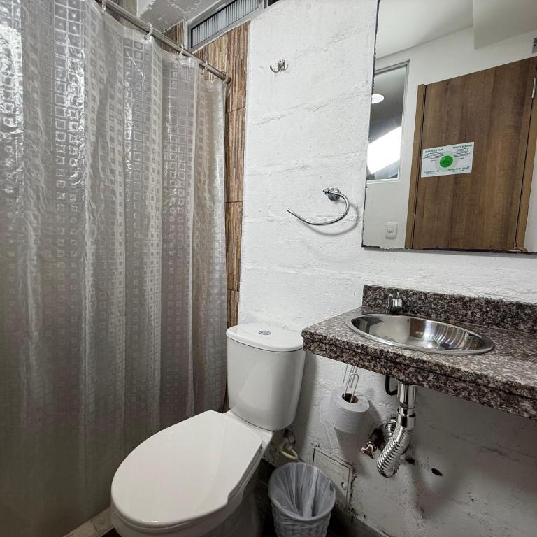 Carriqui Garden Hotel - Economy Double Room - 3
