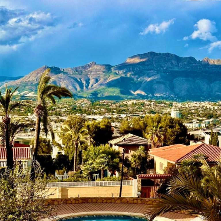 Albir Holiday Home - Three-Bedroom House - 8