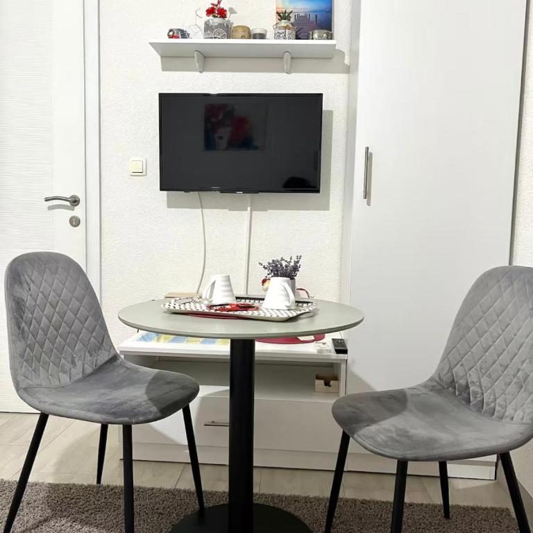 Central Apartments HOME - One-Bedroom Apartment - 1