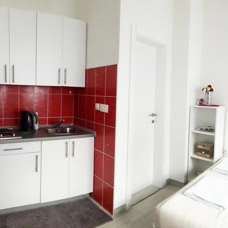 Central Apartments HOME - One-Bedroom Apartment - 5