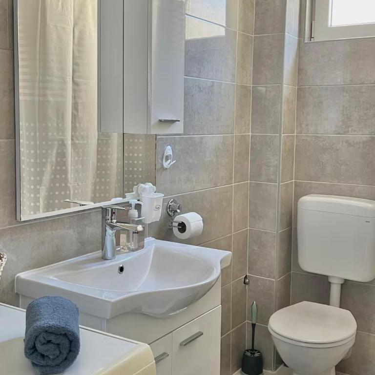 Central Apartments HOME - One-Bedroom Apartment - 5