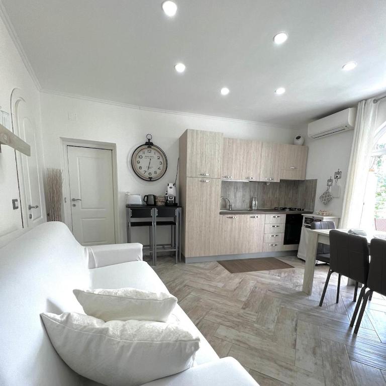 Villa Rosita Apartment - One-Bedroom Apartment - 12