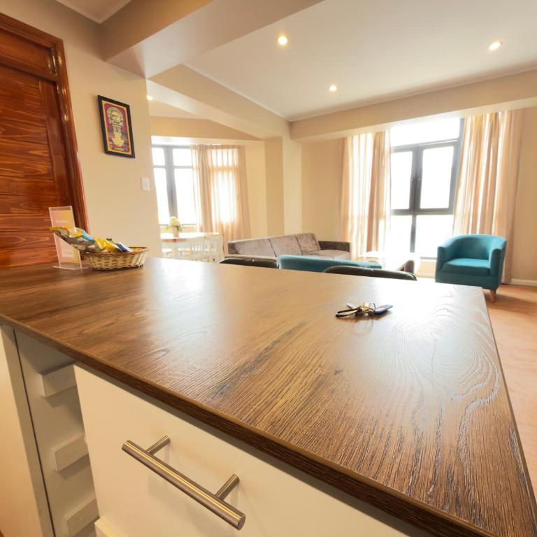 Moose Andino - Three-Bedroom Apartment Suite - 16