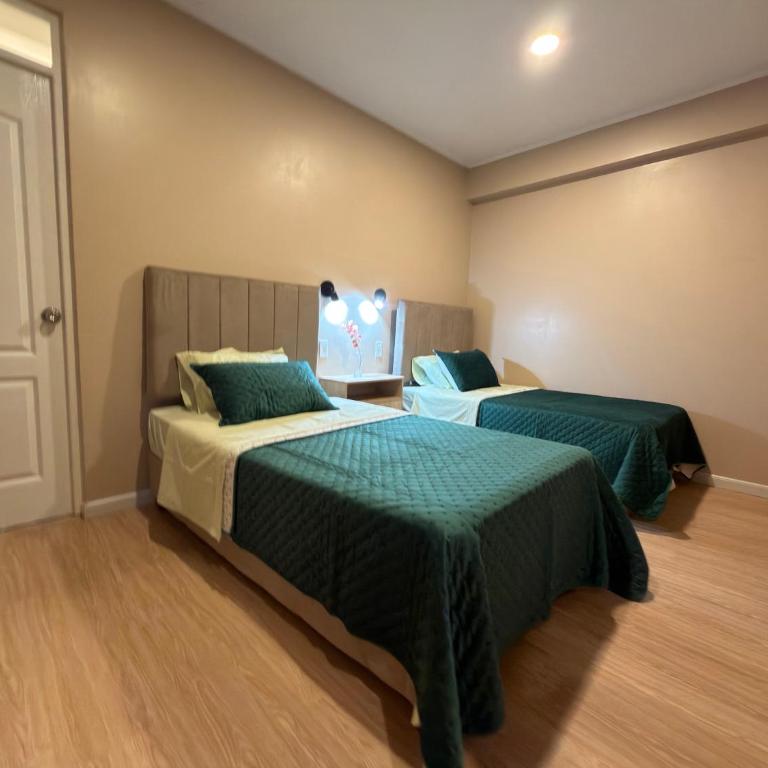 Moose Andino - Three-Bedroom Apartment Suite - 23