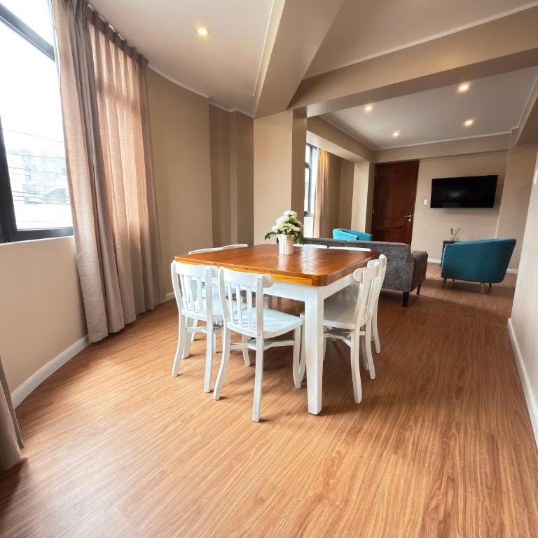 Moose Andino - Three-Bedroom Apartment Suite - 28