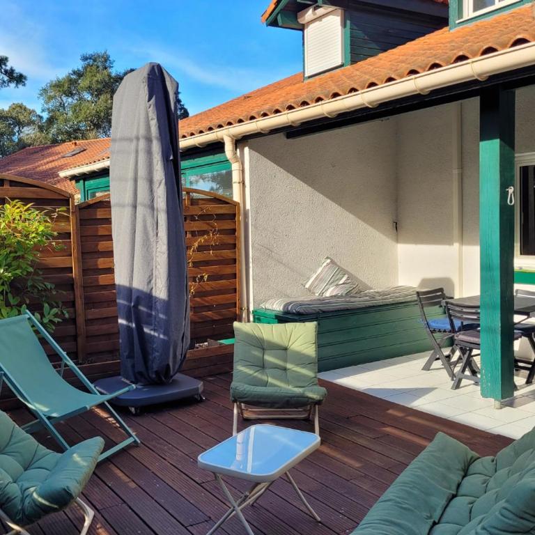 ESTIVALES 30- Maison mitoyenne pour 6 personnes - Maison de Vacances - 17