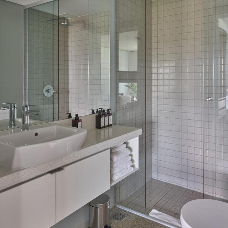 Modern Architecture, Guaranteed Comfort - Room #1584279201 - 16