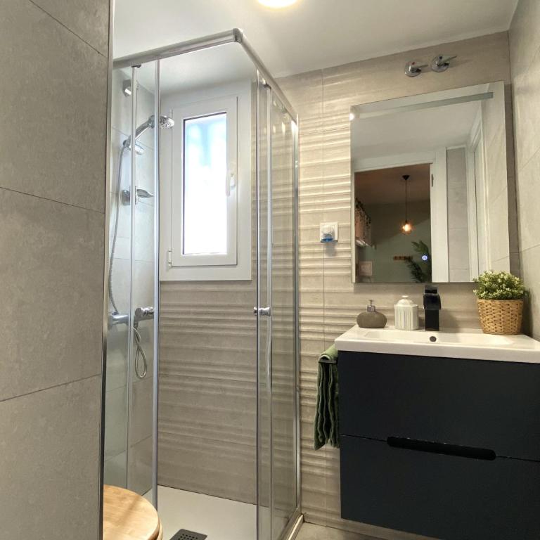 Villa Sitges El Ranch Amaizing Outdoor Areas Beaches at 5 minutes walk Sitges at 15 min drive AC Pool Jacuzzi & Garden XXL - Villa - 53
