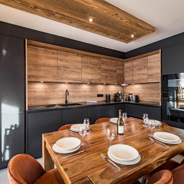 Appartement Haut de Gamme neuf avec terrasse de 60m2 plein sud avec Jacuzzi - 8 personnes - App 101 - Appartement 3 Chambres Premium avec Balcon - 10