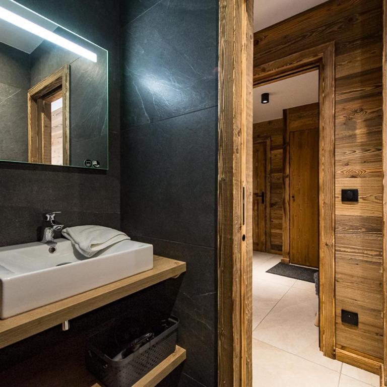 Appartement Haut de Gamme neuf avec terrasse de 60m2 plein sud avec Jacuzzi - 8 personnes - App 101 - Appartement 3 Chambres Premium avec Balcon - 30