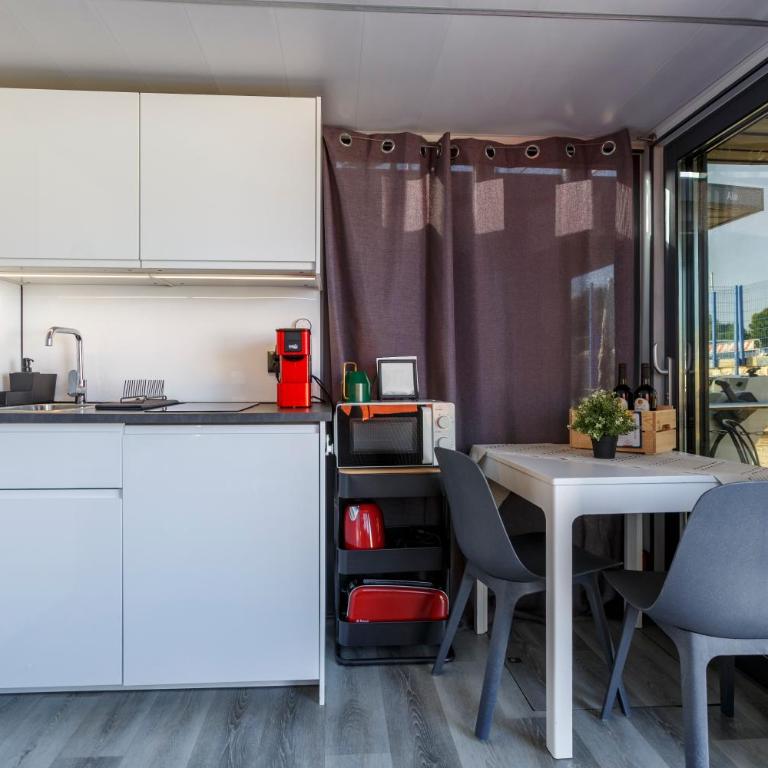 The Homeboat Company Sant'Elmo-Cagliari - Barca con 1 Cabina - 28