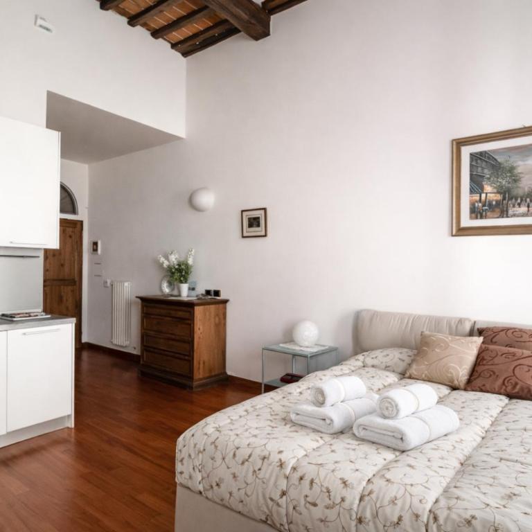 La Corte Del Re Suite & Rooms Arezzo - Junior Suite with City View - 4