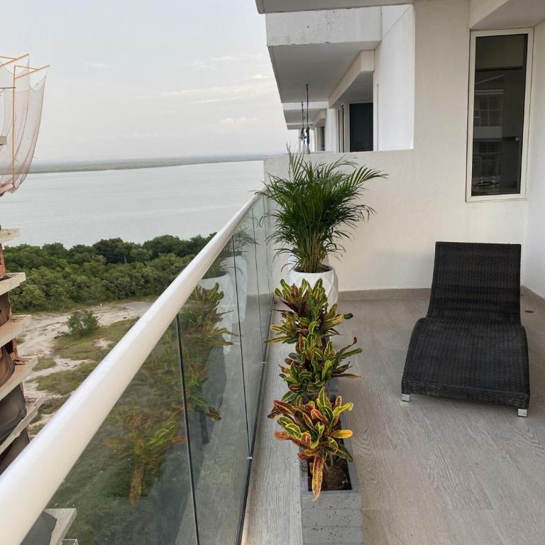 Luxury Ocean View Aparment - Two-Bedroom Apartment with Balcony and Sea View - 4