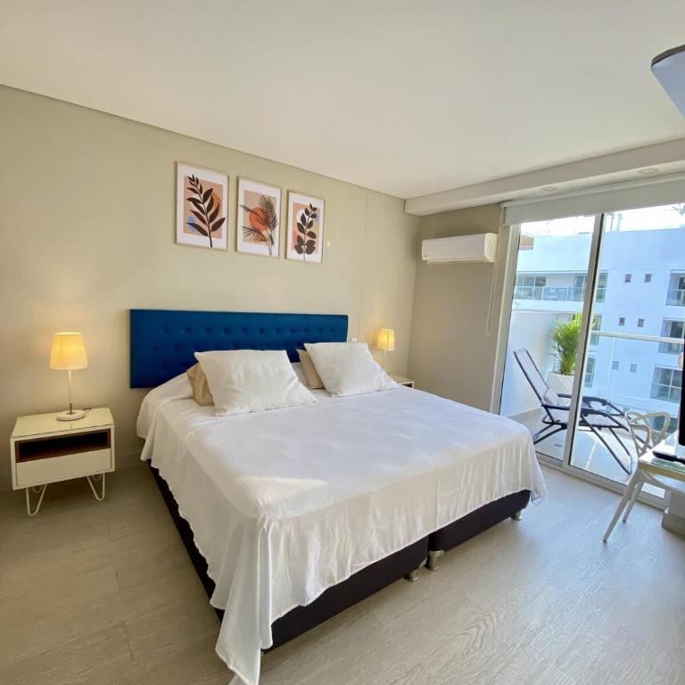 Luxury Ocean View Aparment - Two-Bedroom Apartment with Balcony and Sea View - 11