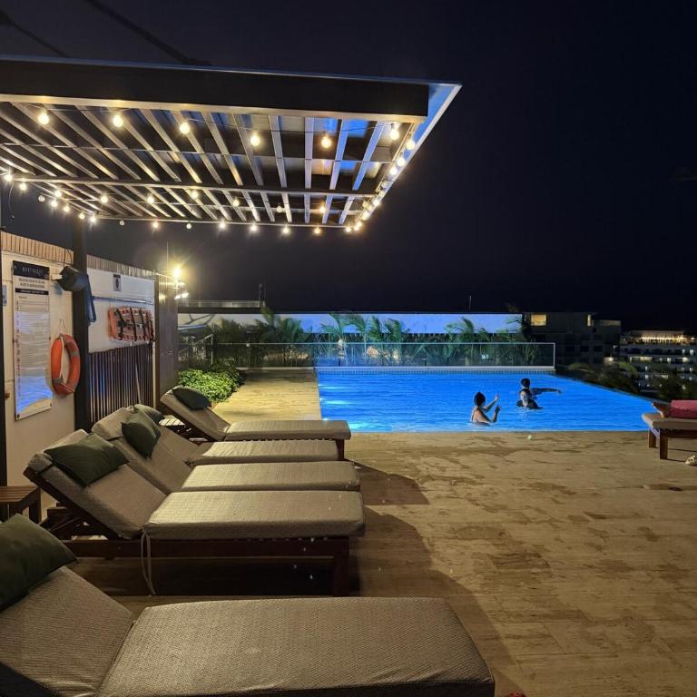 Luxury Ocean View Aparment - Two-Bedroom Apartment with Balcony and Sea View - 33