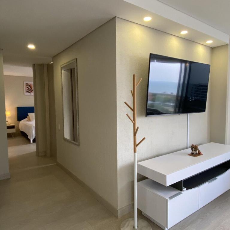 Luxury Ocean View Aparment - Two-Bedroom Apartment with Balcony and Sea View - 8