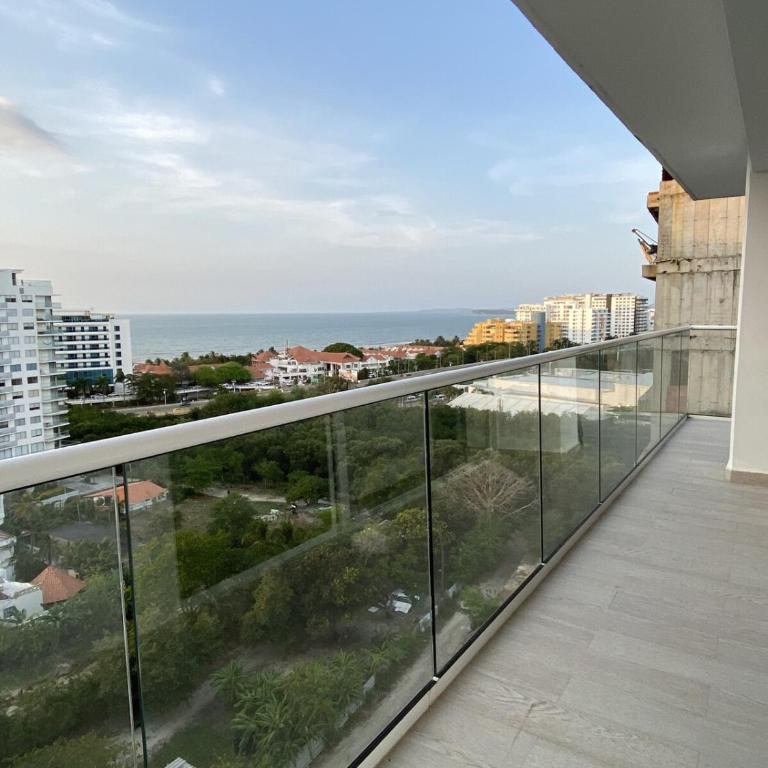 Luxury Ocean View Aparment - Two-Bedroom Apartment with Balcony and Sea View - 27
