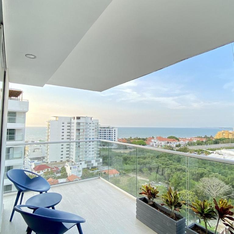 Luxury Ocean View Aparment - Two-Bedroom Apartment with Balcony and Sea View - 2
