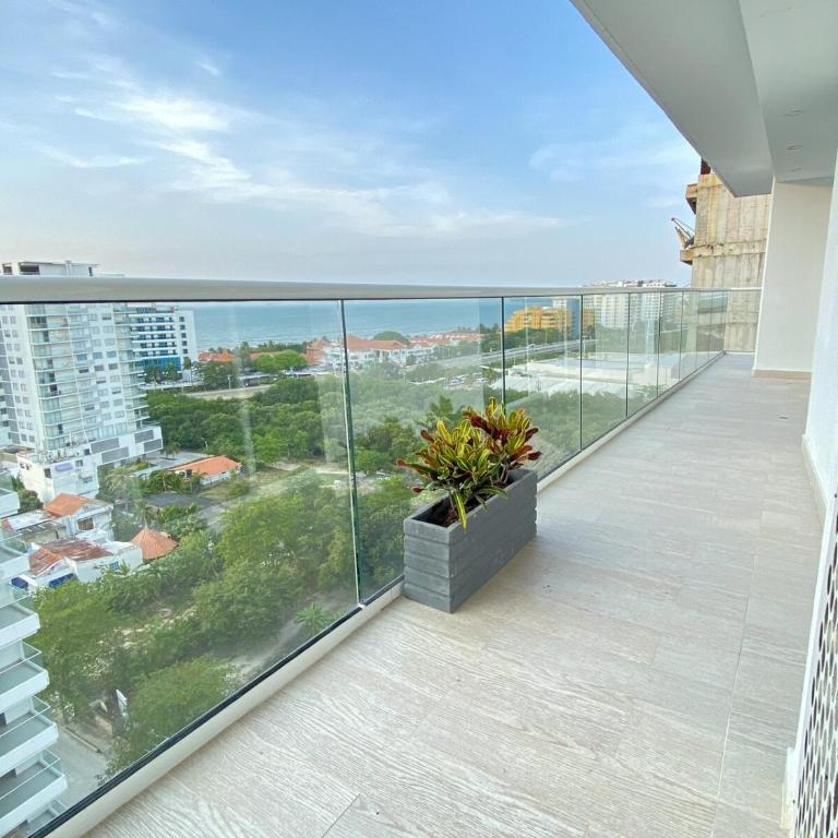 Luxury Ocean View Aparment - Two-Bedroom Apartment with Balcony and Sea View - 26