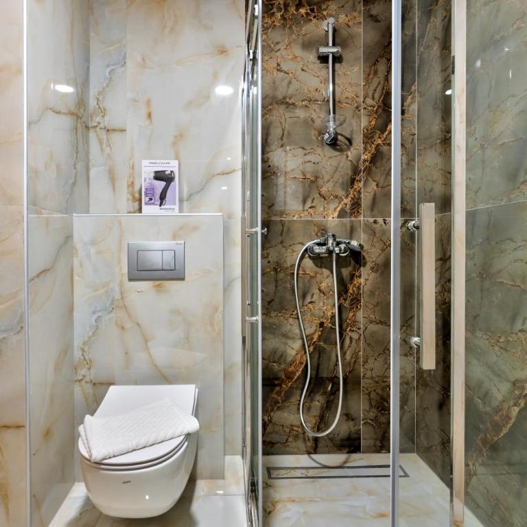 Aleksandar Gondola 53 - Room #1584308501 - 2