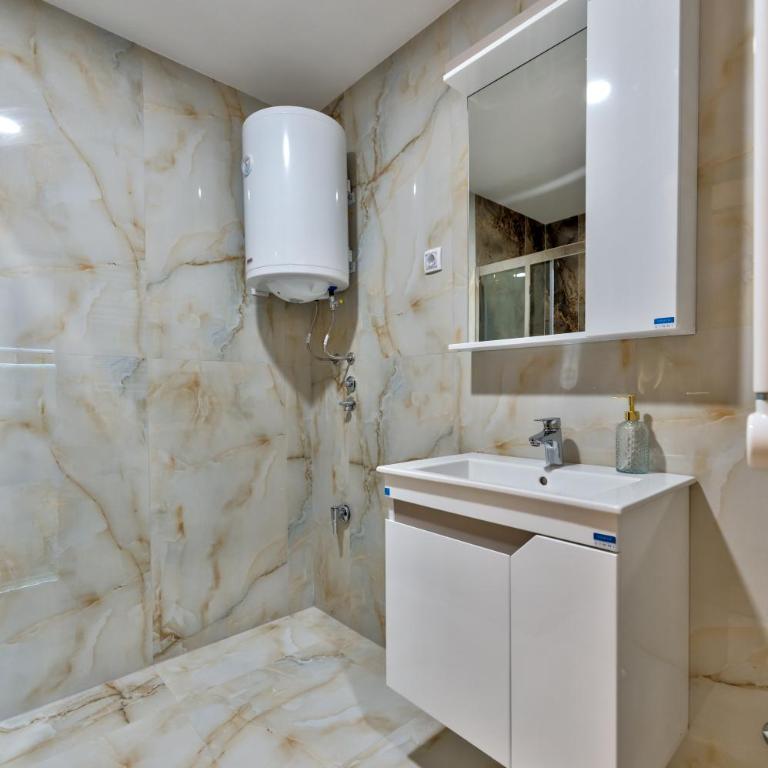Aleksandar Gondola 53 - Room #1584308501 - 5