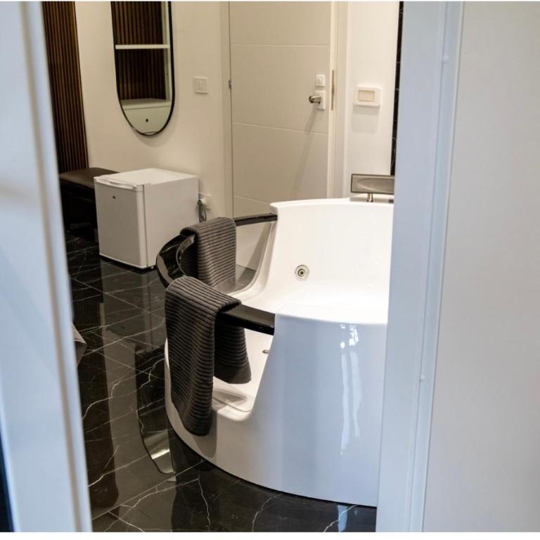 Salandra Suite- Bari Policlinico - Deluxe Room con idromassaggio - 6