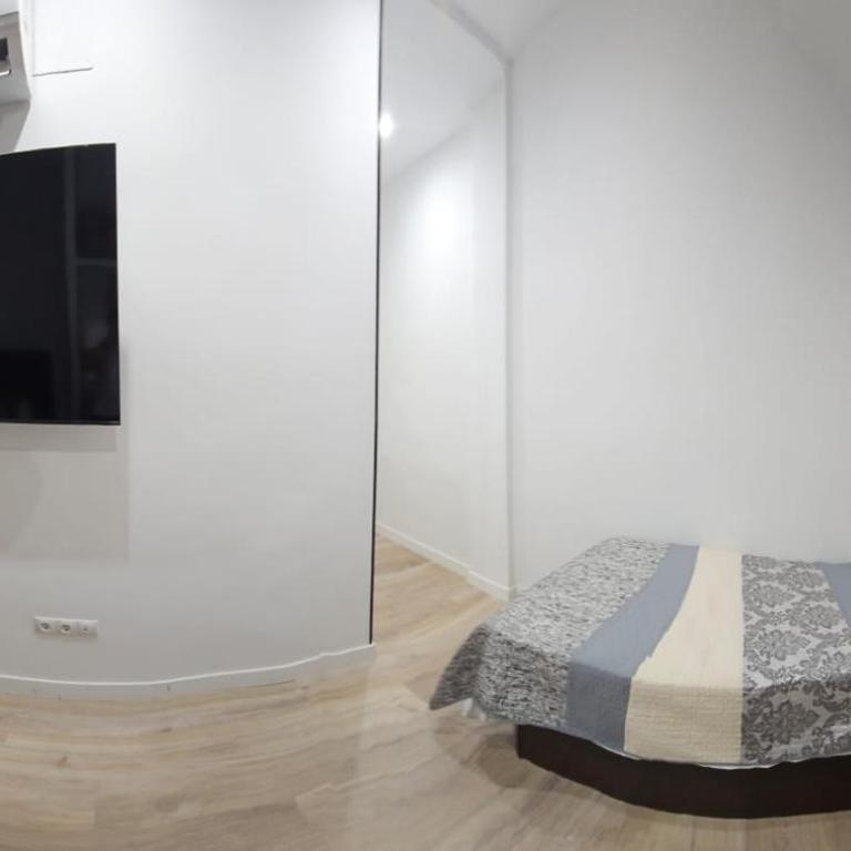 HOSTAL ANDREA GRANVIA - Habitación Triple Deluxe - 4