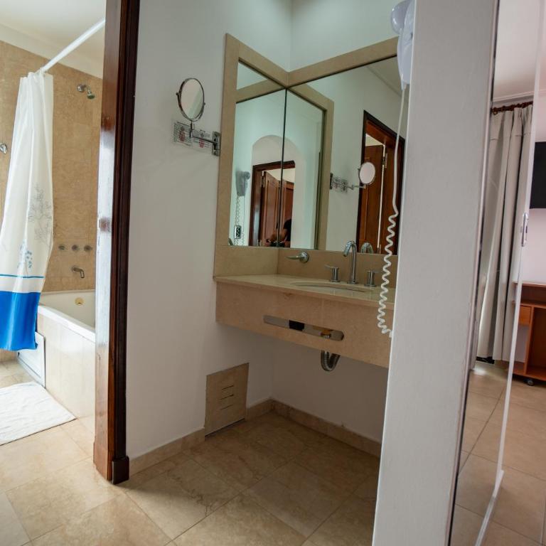Atlantico Hotel - Family Room with Side Sea View - 8