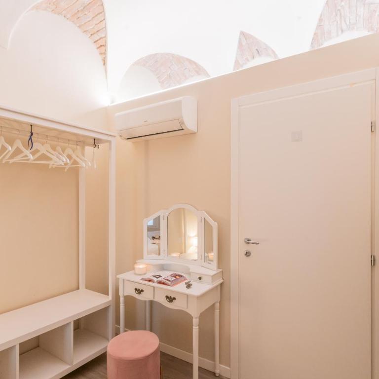 Romantic Escape city centre - Jacuzzi Parking - Appartamento - 28
