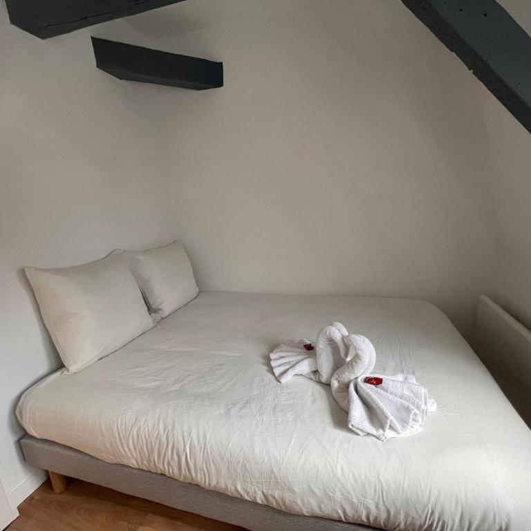 Maisons des Gemmes divisés en 9 studios - Appartement - 2