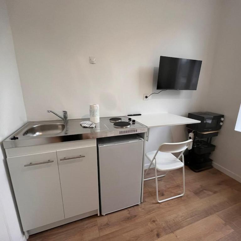 Maisons des Gemmes divisés en 9 studios - Appartement - 4