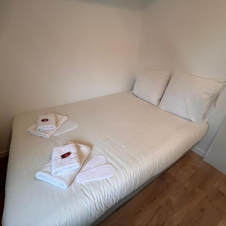 Maisons des Gemmes divisés en 9 studios - Appartement - 9