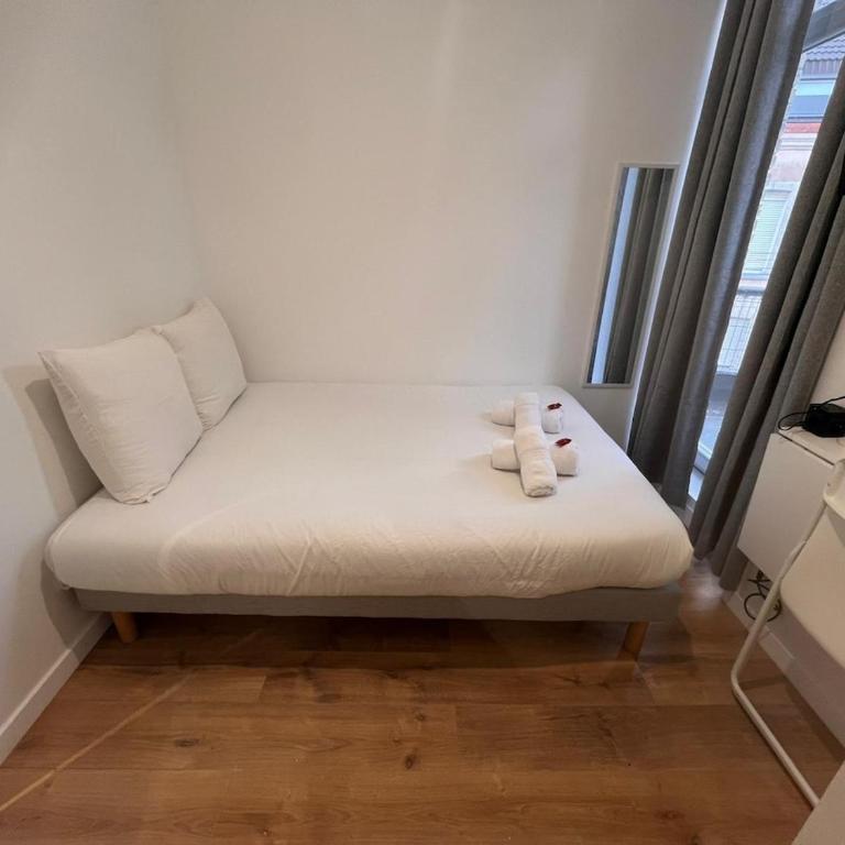 Maisons des Gemmes divisés en 9 studios - Appartement - 26
