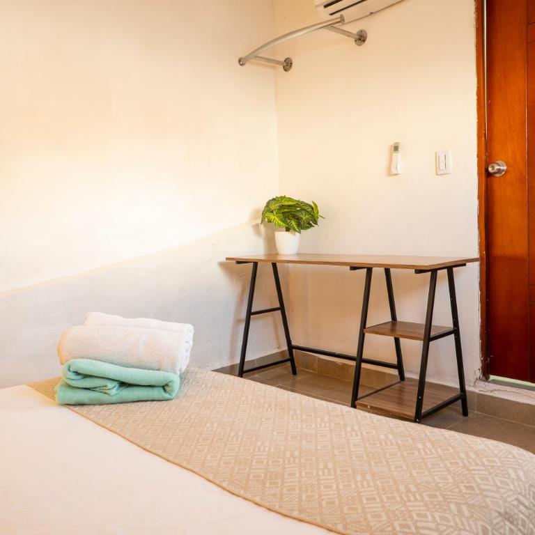 Casa Quero 915 4BR House Old City rooftop jacuzzi AC full Wifi - Four-Bedroom House - 18