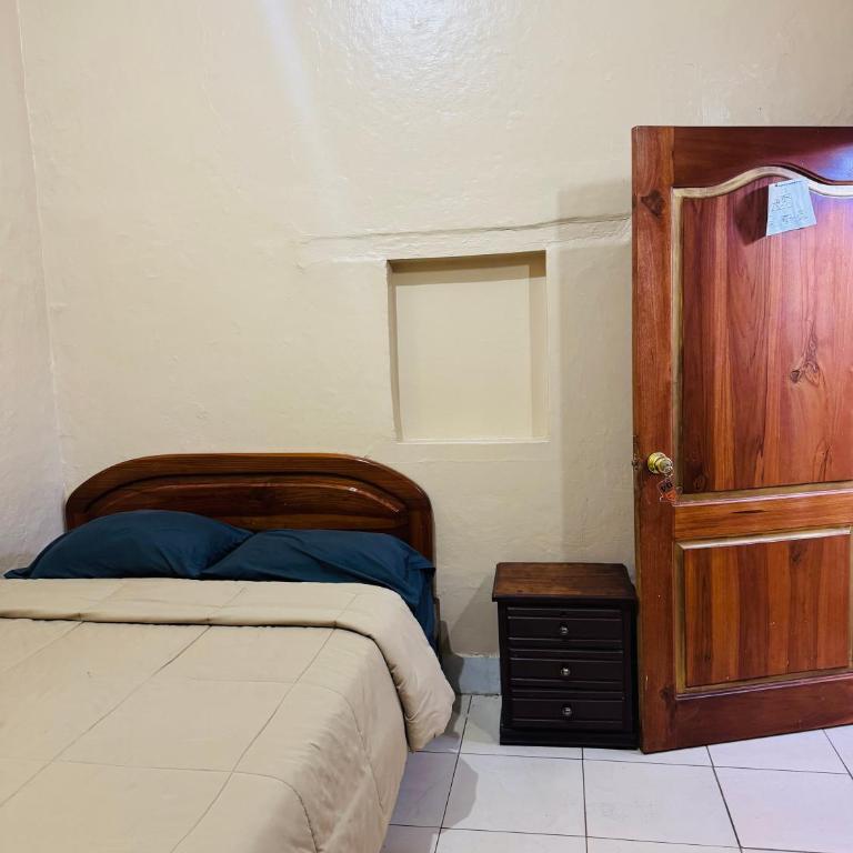 Travel Hotel Quito - Double Room with Private Bathroom - 3
