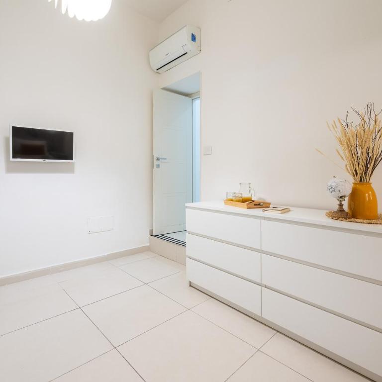 Blue Nest - One-Bedroom Apartment - 2
