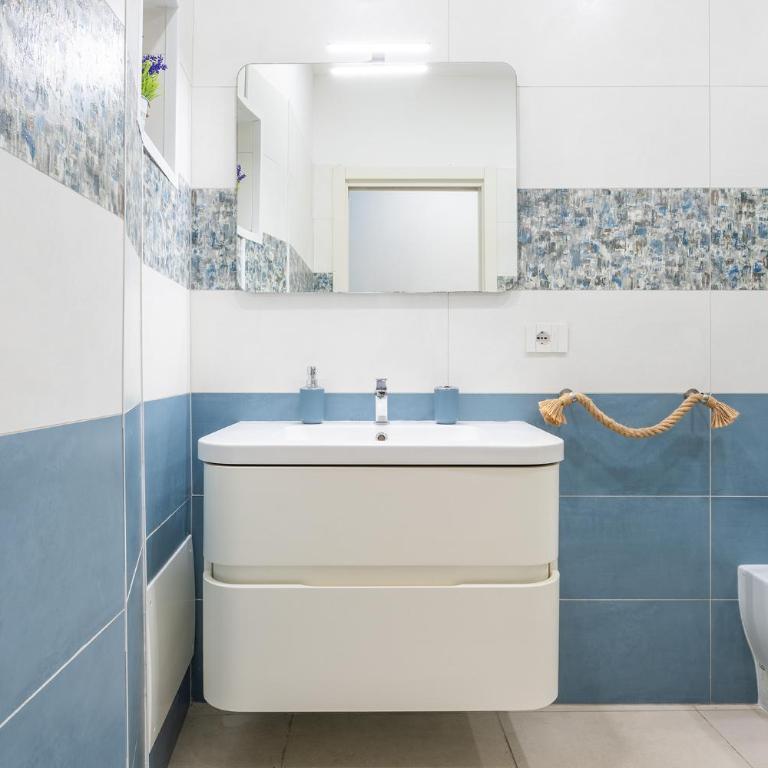 Blue Nest - One-Bedroom Apartment - 11