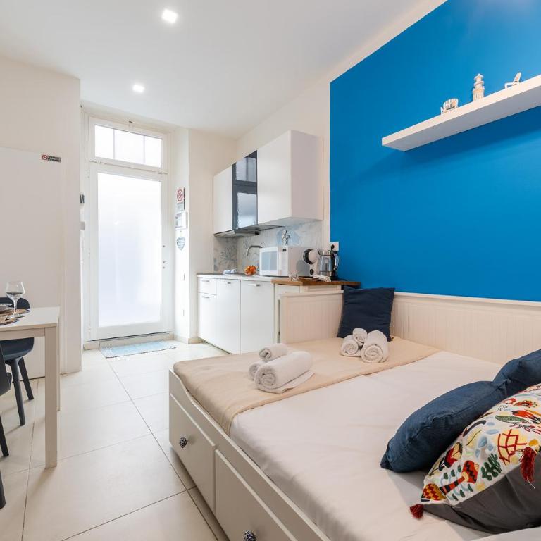 Blue Nest - One-Bedroom Apartment - 13