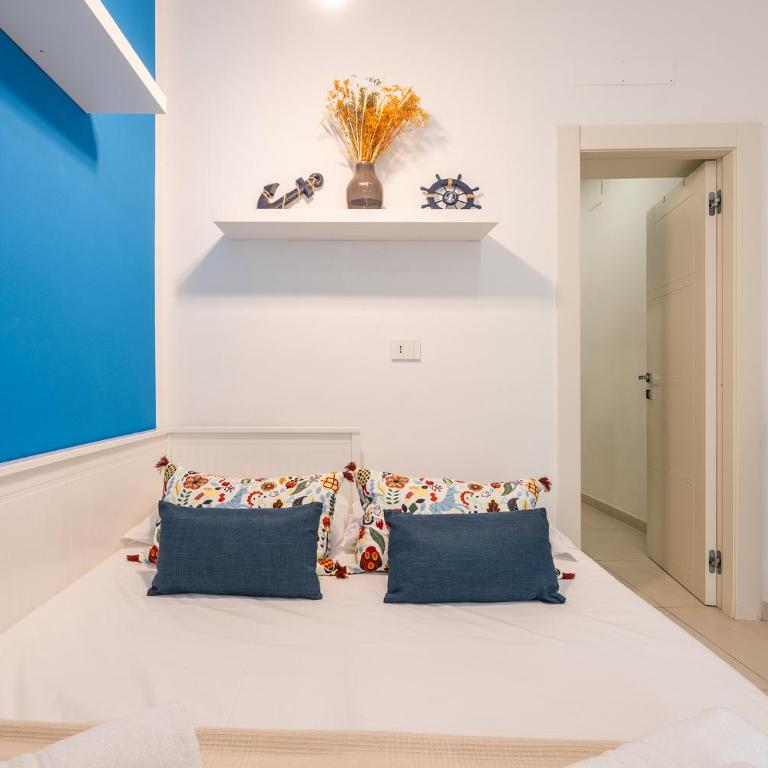 Blue Nest - One-Bedroom Apartment - 14