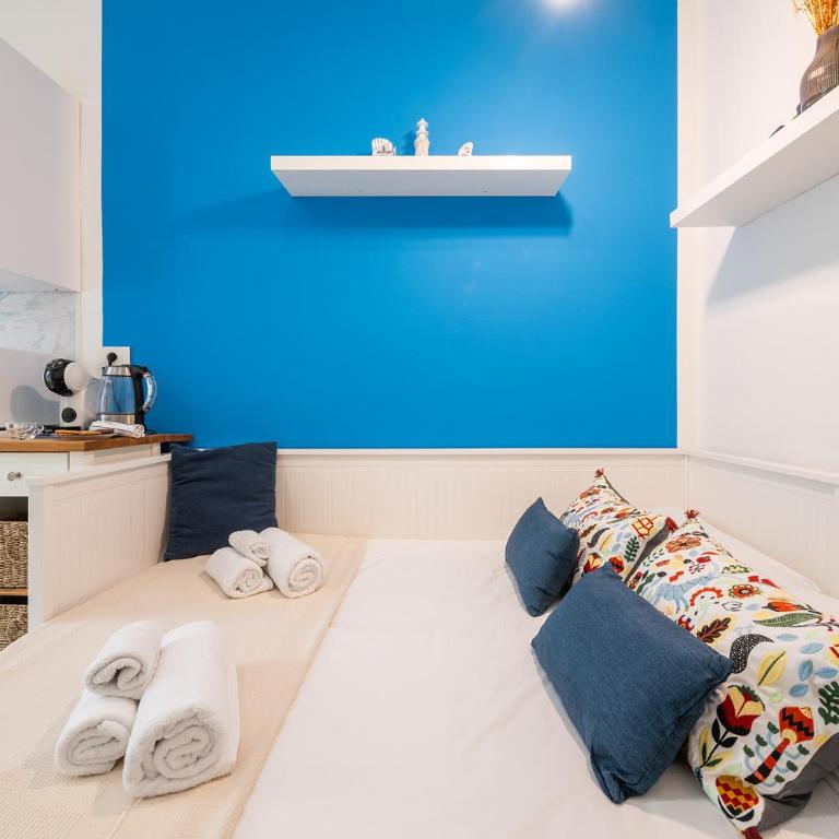 Blue Nest - One-Bedroom Apartment - 17