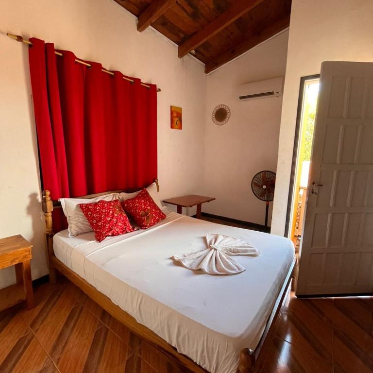 Damaris Hostel - Double Room with Shared Bathroom - 4