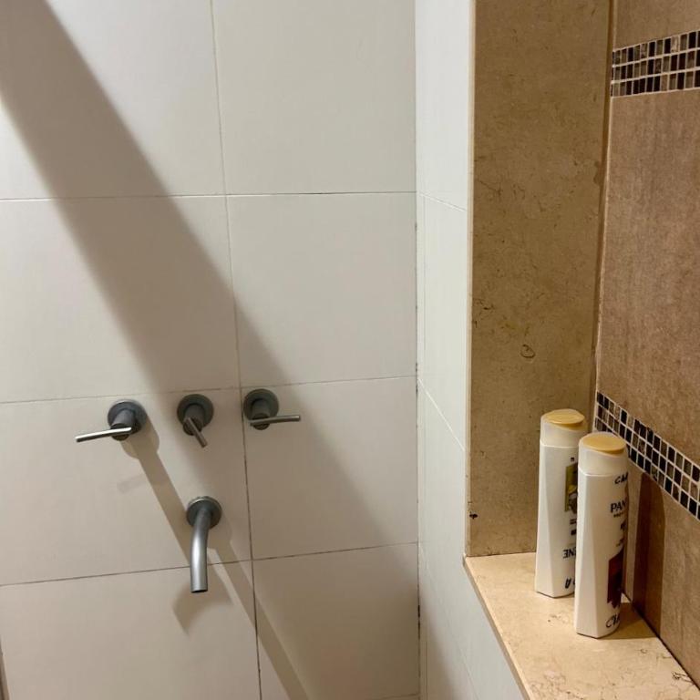 Departamento moderno con amplio balcón y parrilla a gas - Apartamento de 1 dormitorio - 2