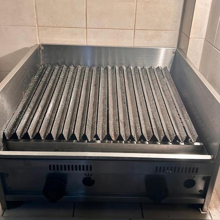 Departamento moderno con amplio balcón y parrilla a gas - Apartamento de 1 dormitorio - 7