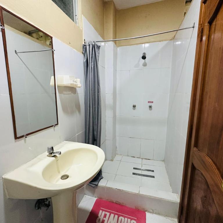 Travel Hotel Quito - Twin Room with Private Bathroom - 4