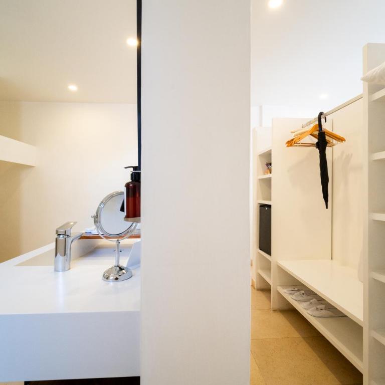 Nacar Hotel Cartagena, Curio Collection by Hilton - Suite Junior Deluxe con cama extragrande y vistas al jardín - 7