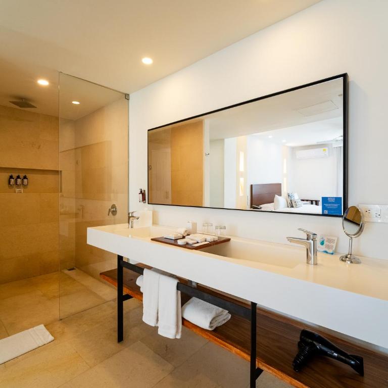 Nacar Hotel Cartagena, Curio Collection by Hilton - Habitación Superior con sofá - cama extragrande - 4