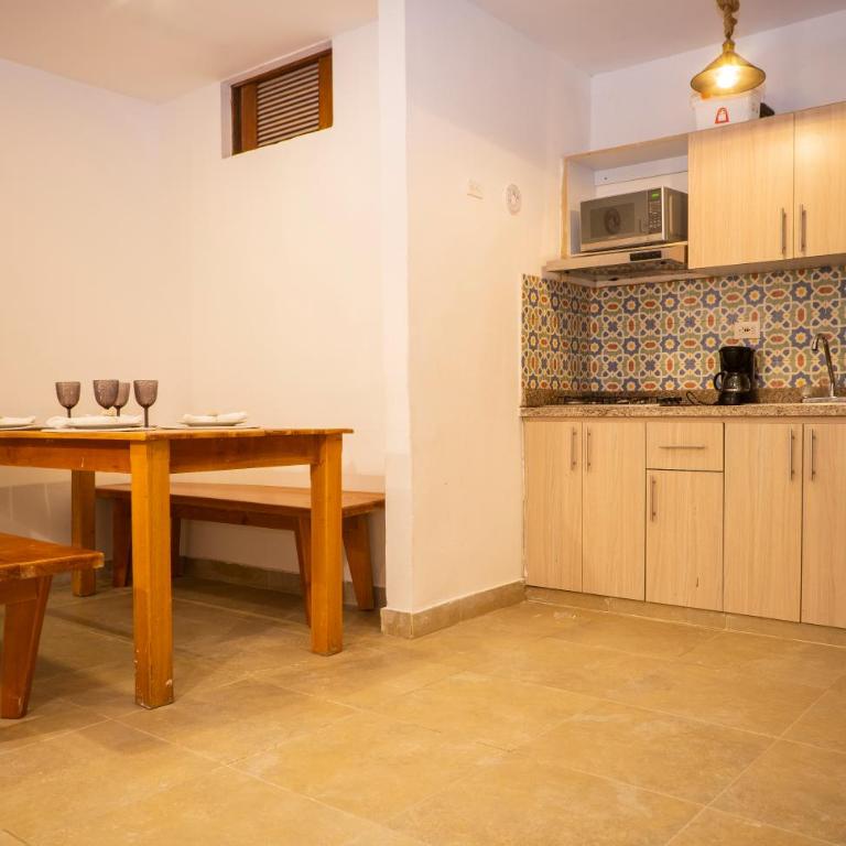 Casa Quero 915 4BR House Old City rooftop jacuzzi AC full Wifi - Four-Bedroom House - 4